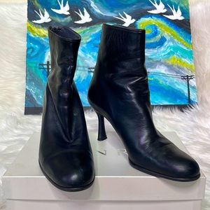 {Stuart Weitzman} 3” Leather Booties 🖤